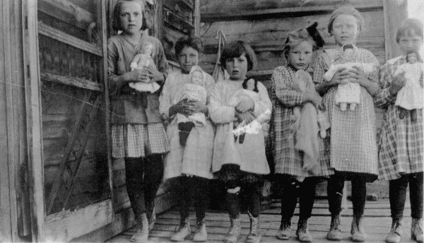 Girls in Eagar with their dolls.