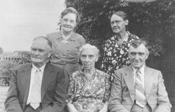 Annie Hunt Kartchner with some of her siblings.