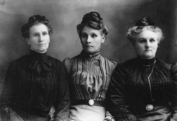Emma Orrilla Perry Merrill with her sisters.