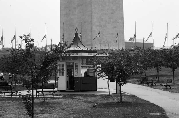 National Park Service information booth in front of the Washington Monument. Photo by Fred Bell, National Park Service History Collection.