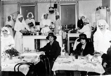 American Red Cross community center kitchen for influenza patients in Salt Lake City, ca. 1914–1919. Courtesy Library of Congress.