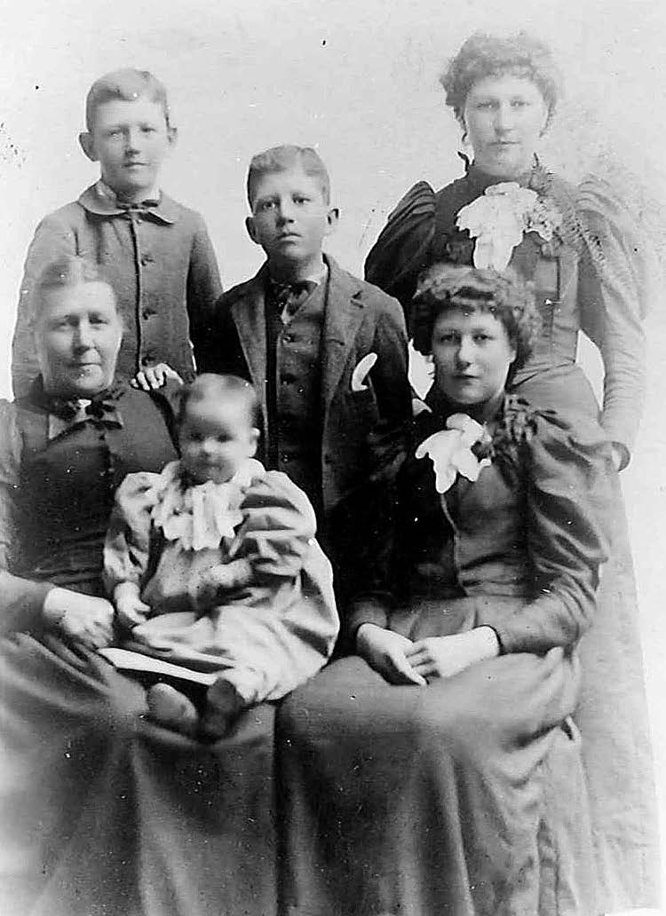 Mary Goble Pay with children and grandchildren.
