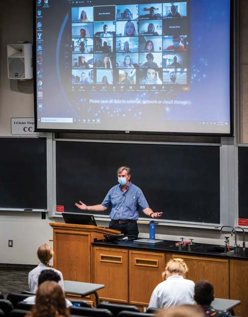 In-person and virtual classes. Photo by Nate Edwards, © 2020 BYU Photo.