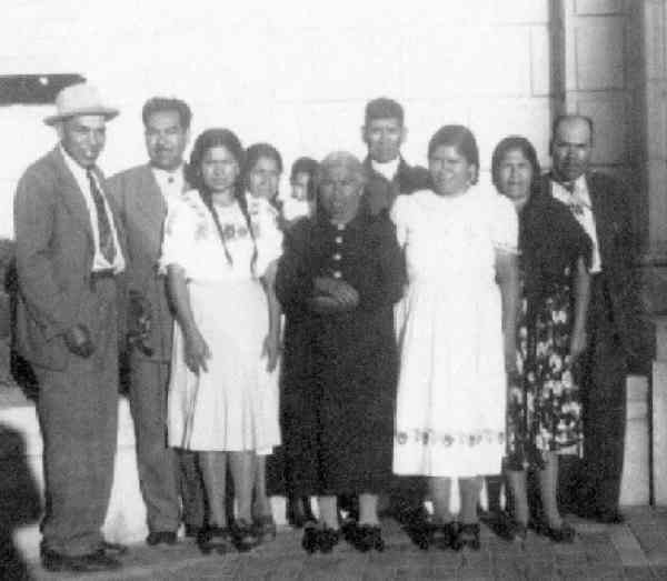 photo of the hernandez family trip to the temple, 1949