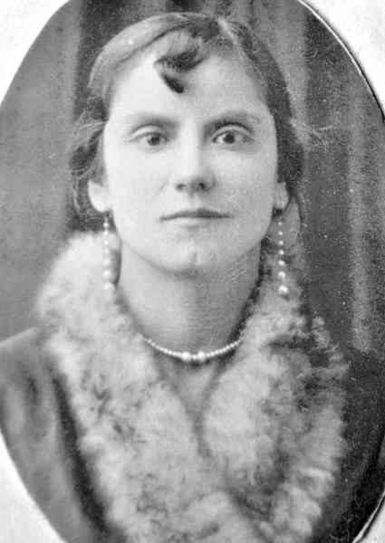 portrait of consuelo gomez, 9125