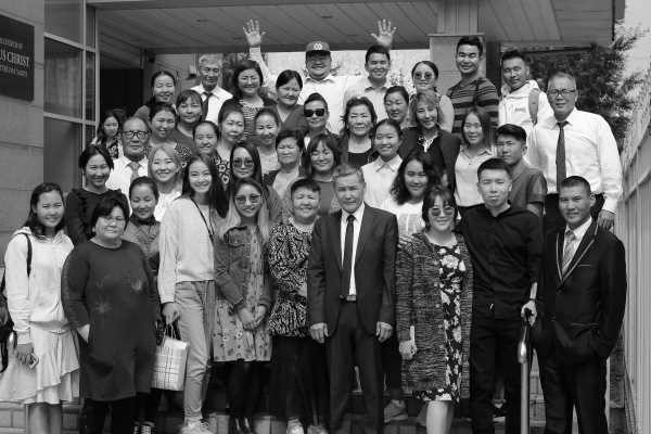 photo of the ysa institute class with their teachers